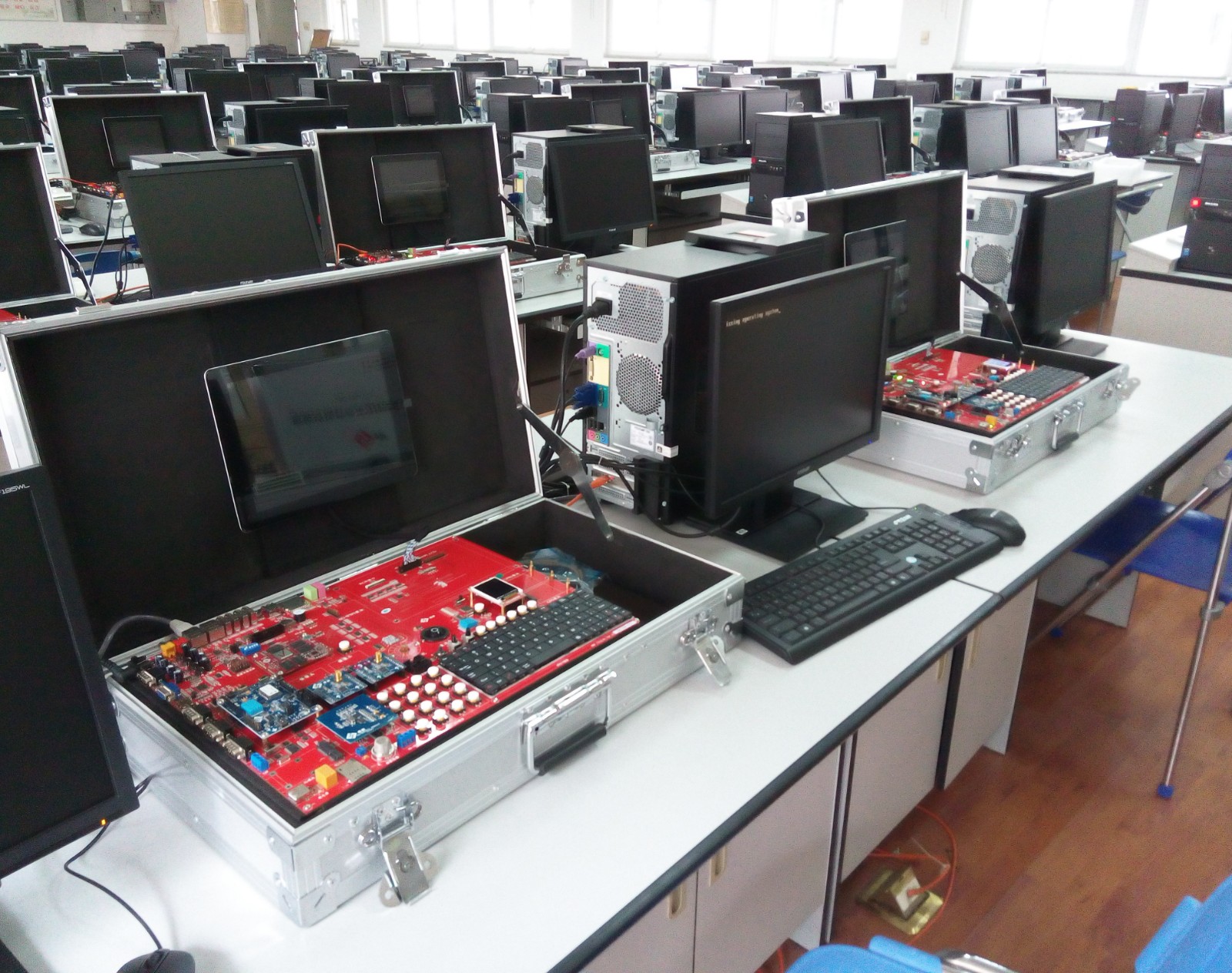 实验室建设案例丨广州大学-智能终端软件开发教学实验箱采购项目